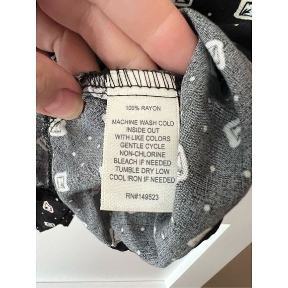 New Alexander Jordan ruffle neck black top with pattern and elastic banded sleev - Picture 3 of 7